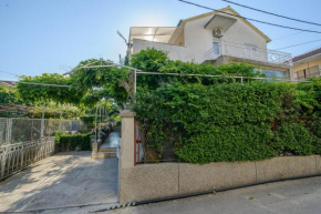Apartments with a parking space Trogir - 22655